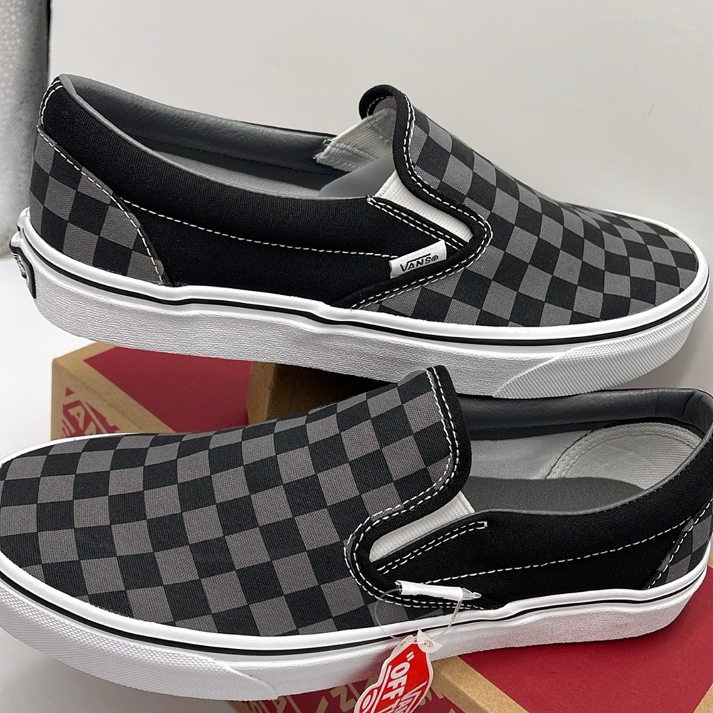 Vans WMNS Classic Slip-On Black/Pewter Checkerboard
VN000EYEBPJ
Sneakers - Picture 10 of 16